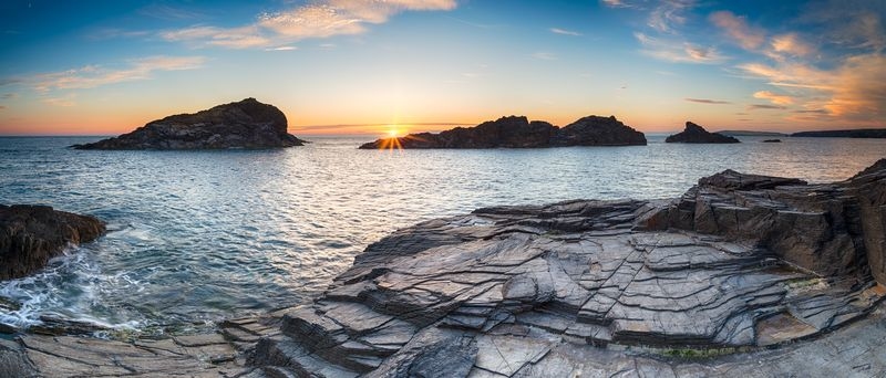 Фотообои Красивый рассвет на морском берегу