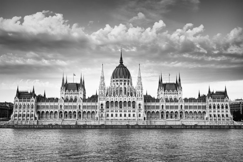 Фотообои Будапешт в черно-белых тонах