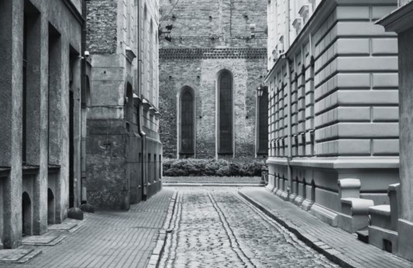 Фотообои Черно-белая улочка