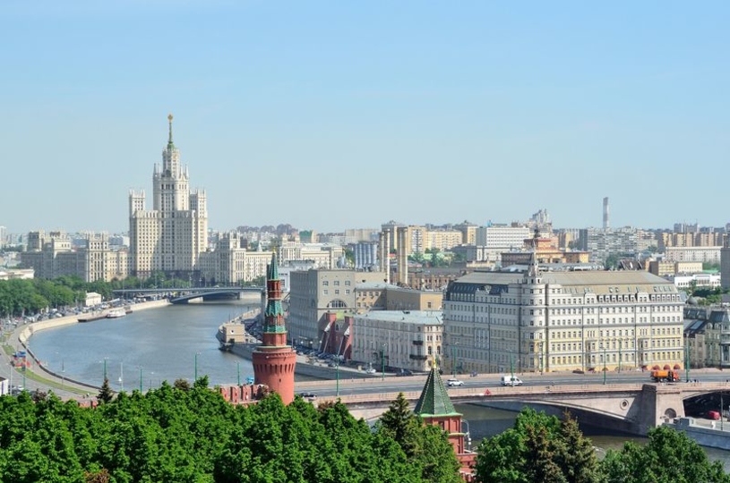Фотообои Башни Кремля и Сталинская высотка