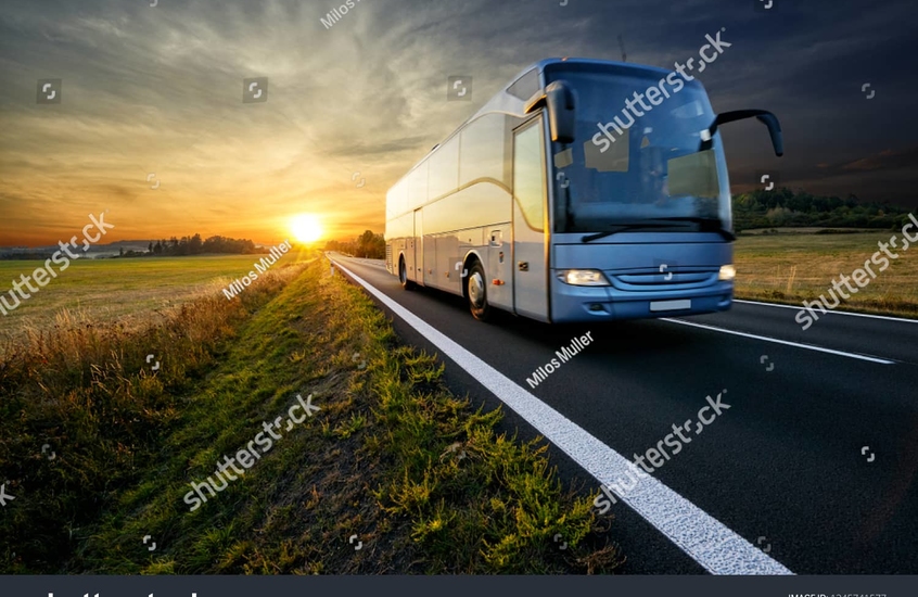 Фотообои Автобус на дороге на закате