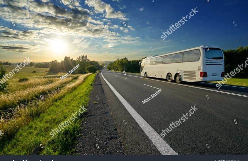 Фотообои Дорога и белый автобус