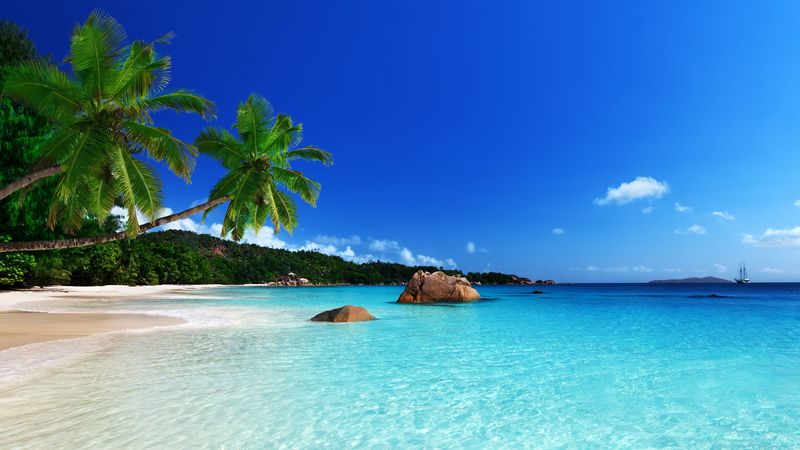 Райский пляж и синие море