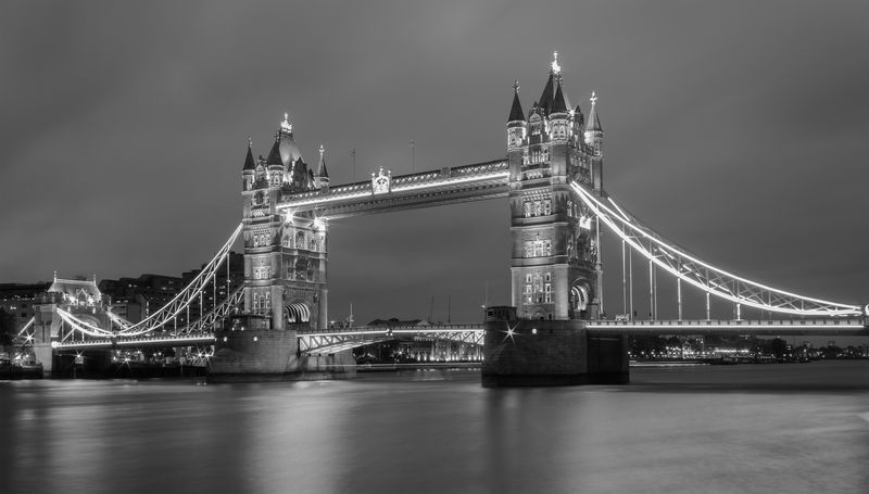 Черно белый Лондонский мост