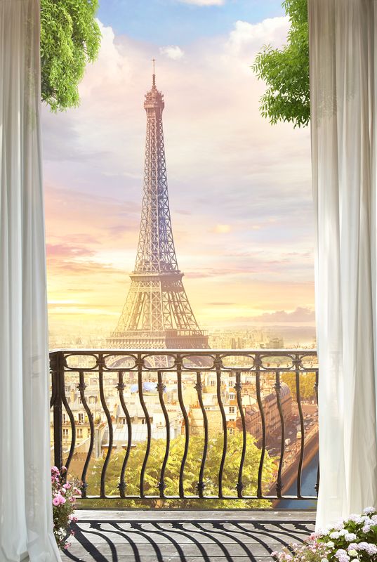 Эйфелева башня с балкона