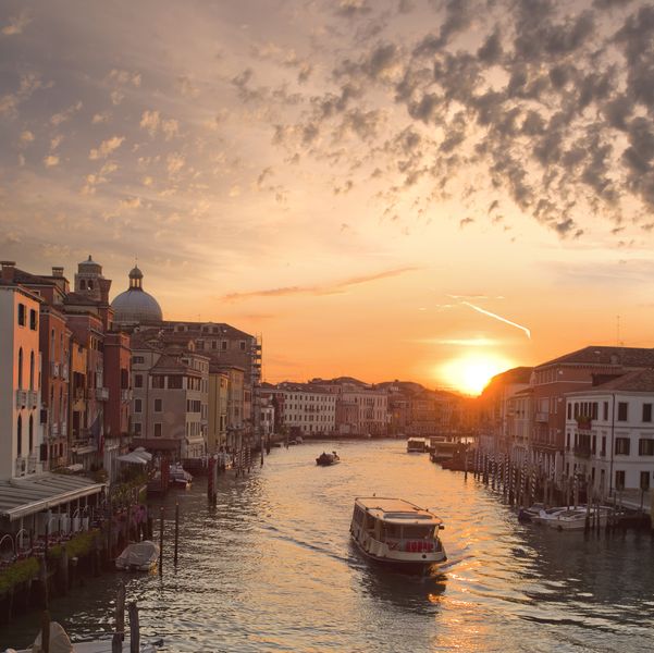 Закат над каналами Венеции