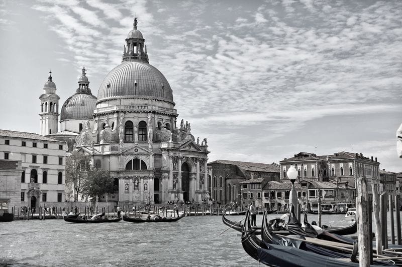 Черно-белый вид на Венецию