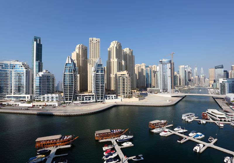 Солнечный день в Дубаях