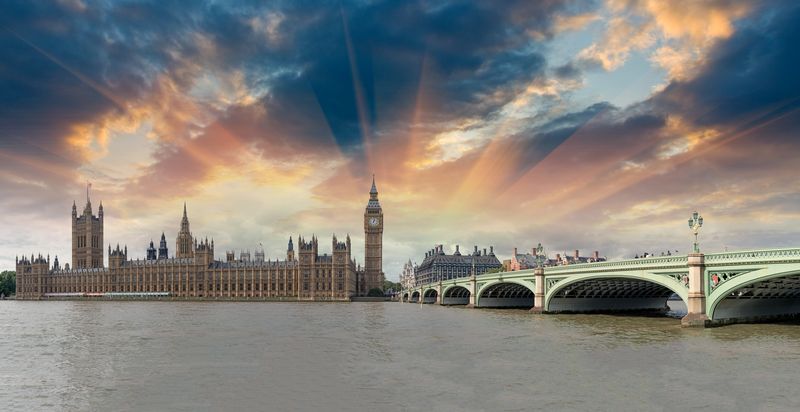 Панорама Лондона и красивый закат