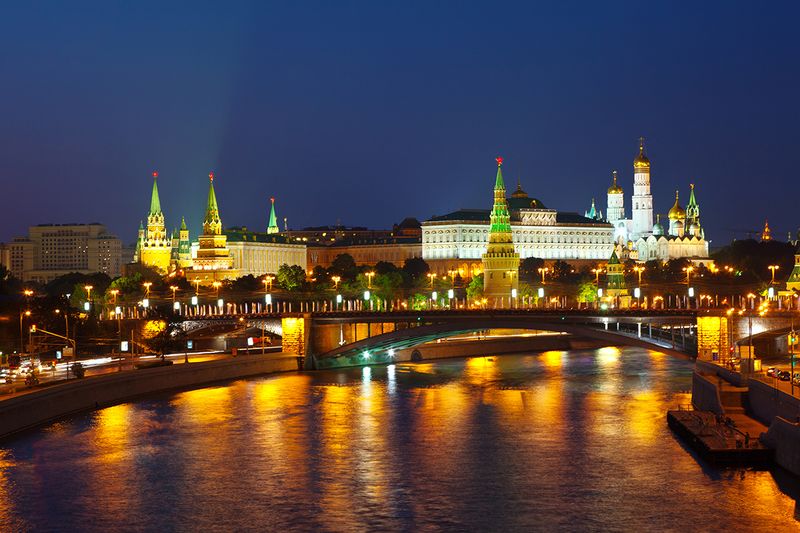 Башни Кремля с ночной подсветкой