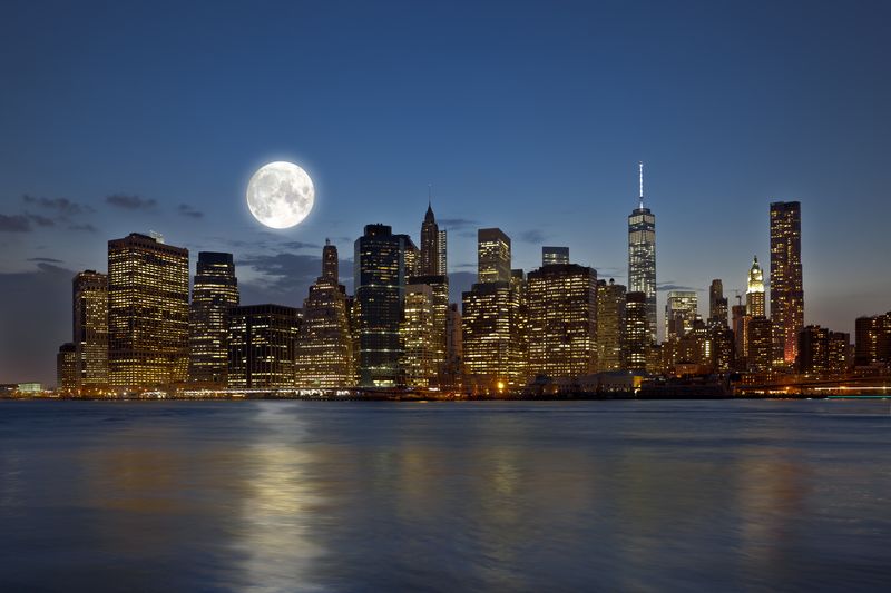 Луна над Нью-Йорком