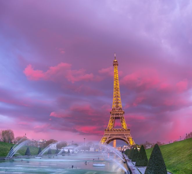 Фонтаны и волшебное небо в Париже