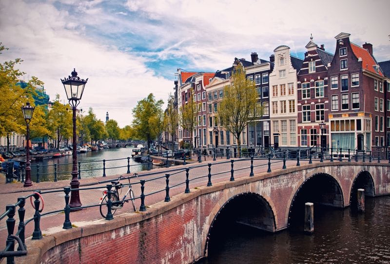 Домики и каналы Амстердама