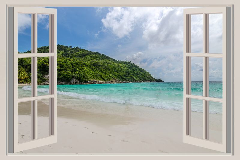 Окно с видом на остров