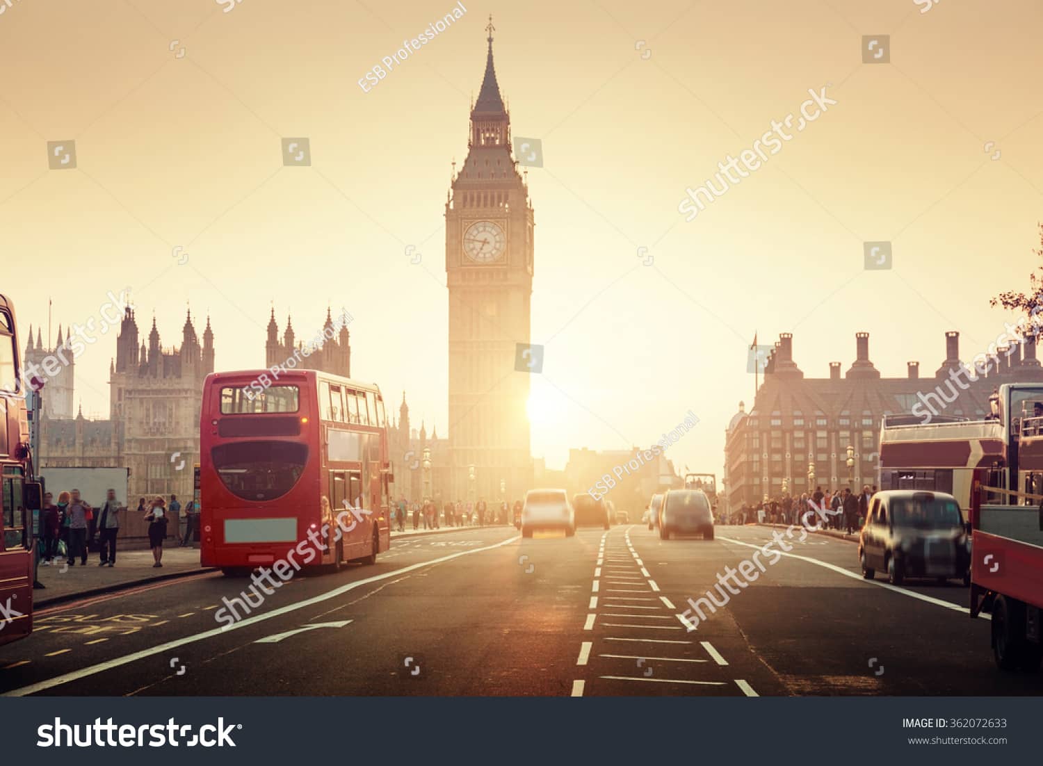 Автобус на закате в Лондоне