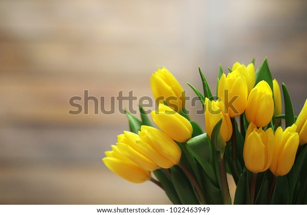 Букет из желтых тюльпанов