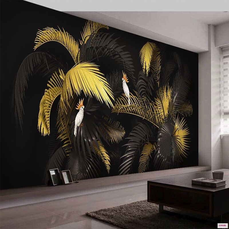 Золотые пальмовые листья и попугаи на черном фоне