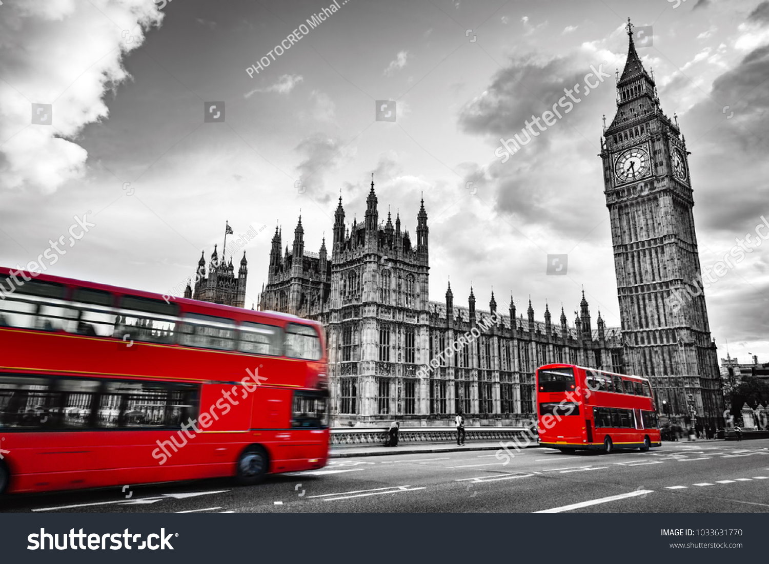 Красные  автобусы на фоне Биг Бена